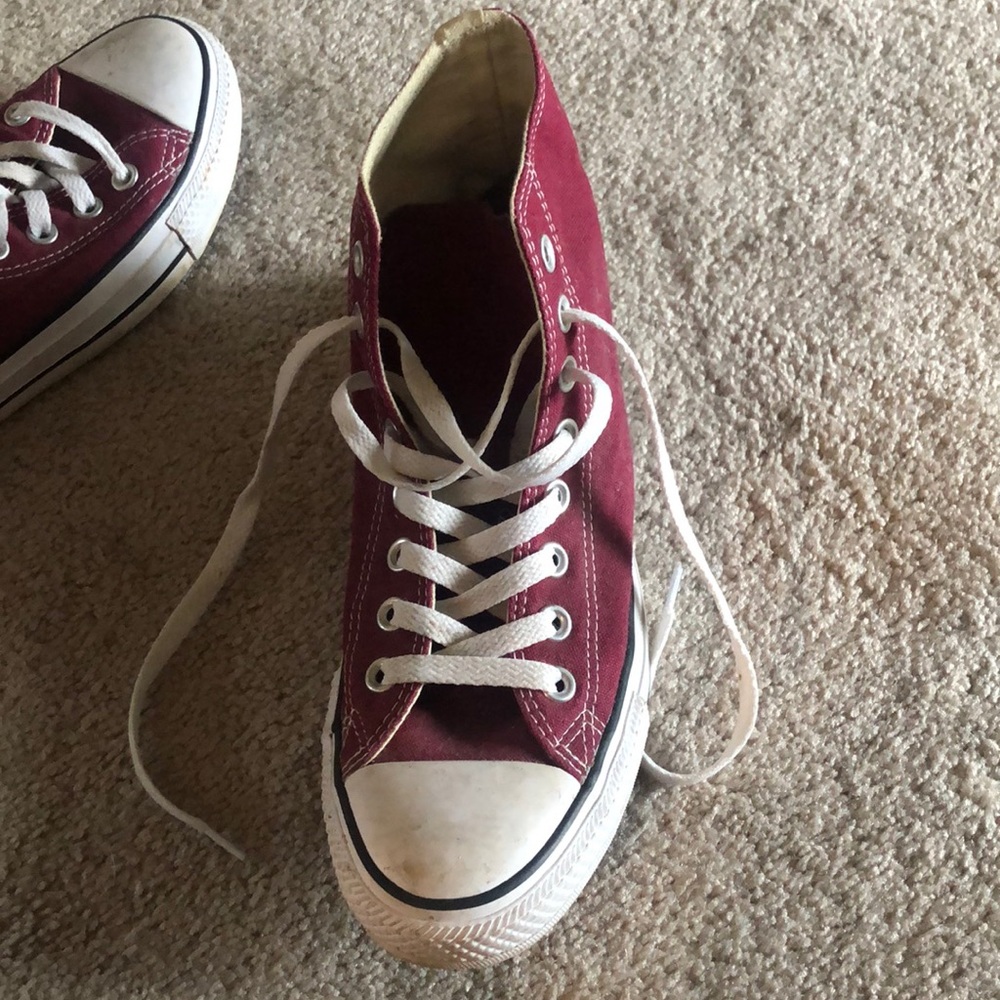 Maroon converse